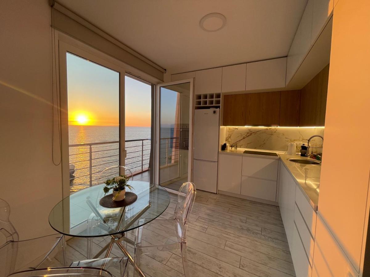 Currila Modern Luxury Stunning Views Appartamento Durrës