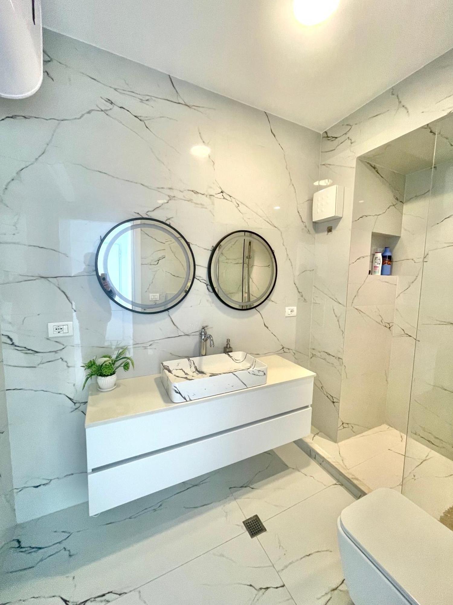 Currila Modern Luxury Stunning Views Appartamento Durrës