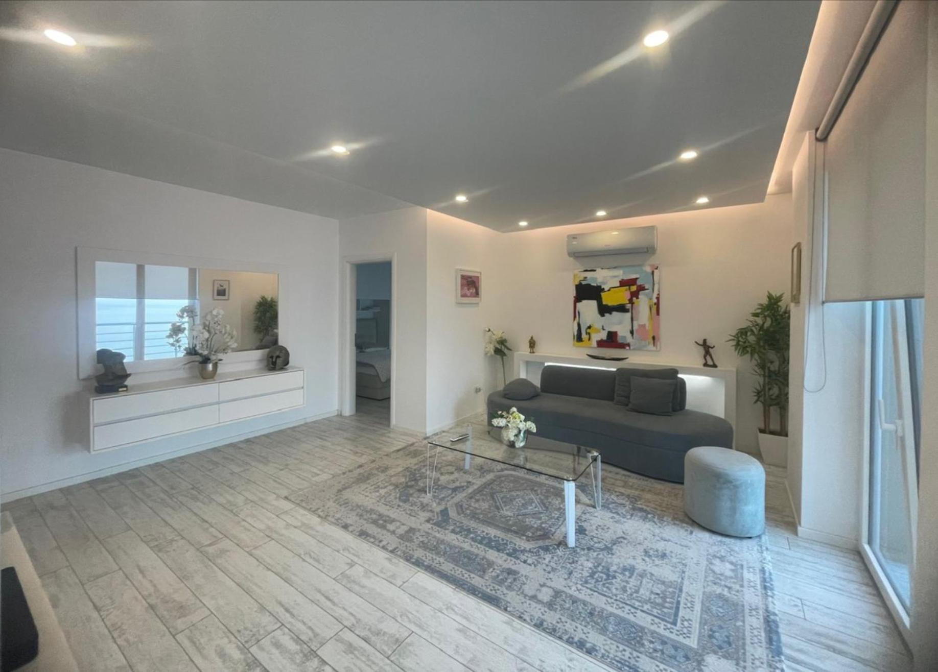 Currila Modern Luxury Stunning Views Apartment